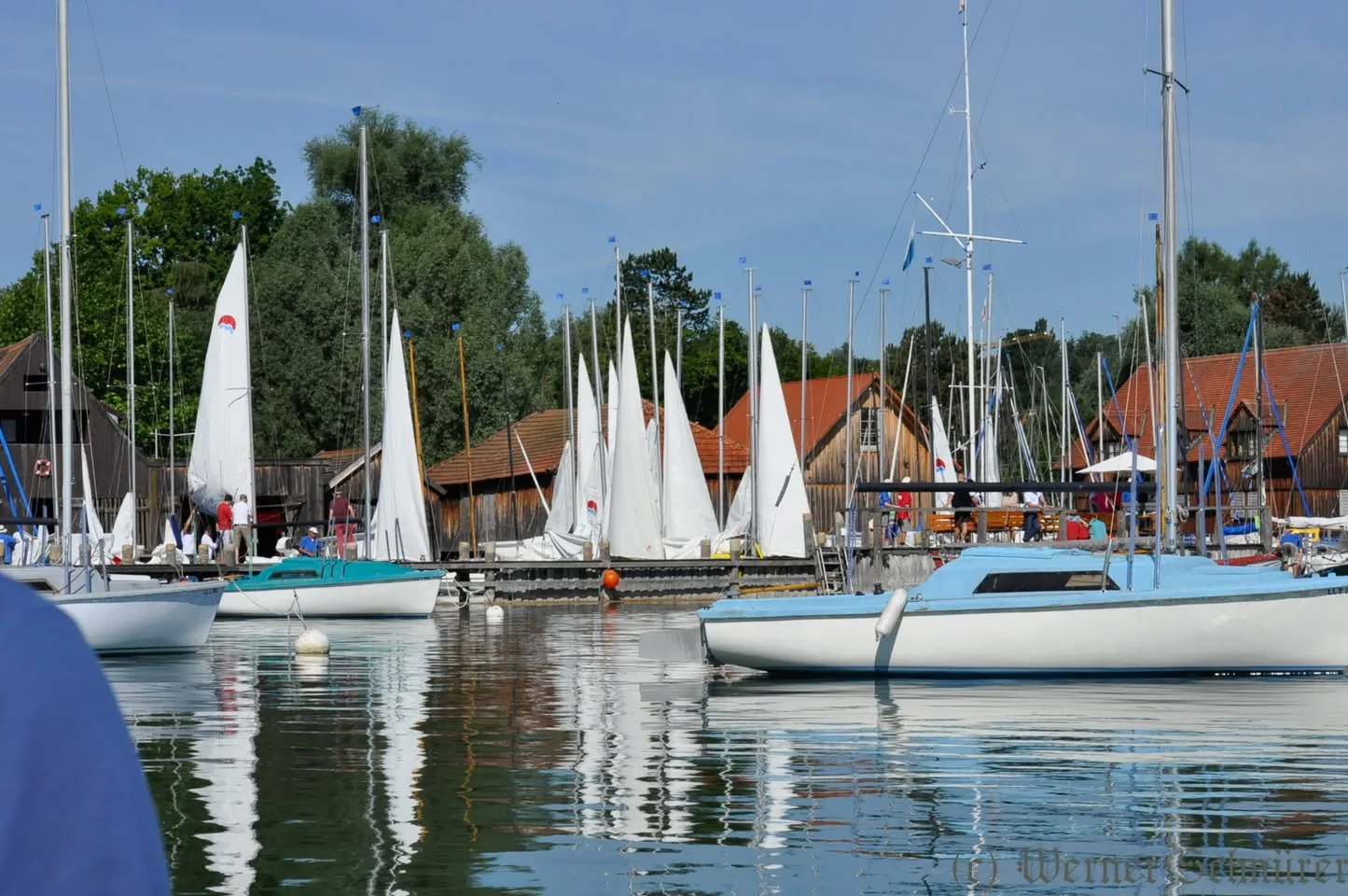 Segelboote in einem Hafen